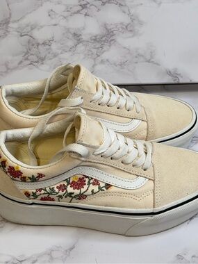 Vans Cream Low-Top Sneakers with Red and Green Floral Embroidery